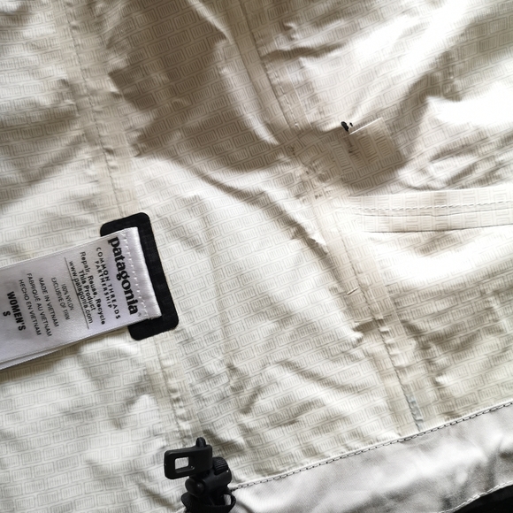 Black Patagonia Torrentshell - Picture 9 of 11